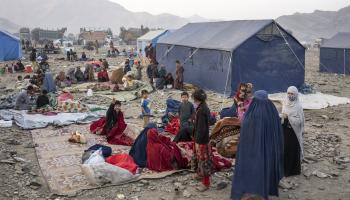 لاجئون أفغان عائدون من باكستان (إبرايهم نوروزي/أسوشييتدبرس)