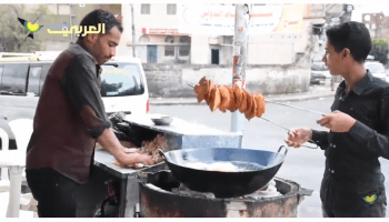 "الخمير"... وجبة إفطار قروية تغزو المدن اليمنية