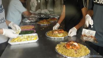 غزة: تكايا الطعام لإغاثة الأسر الفقيرة في رمضان(العربي الجديد)