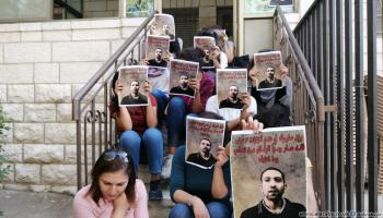اعتصام فلسطيني رفضا لتعذيب الأسير سامر العربيد (العربي الجديد)
