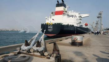 ناقلة النفط الكويتية "الوفرة" في ميناء الأحمدي فرانس برس