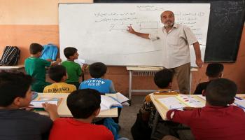 قانون لتحسين أحوال المعلم العراقي وحمايته (سافين حامد/فرانس برس)