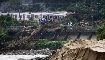أضرار جسيمة سببتها الفيضانات غرب اليابان(تويتر) 