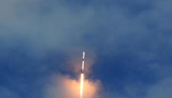 صاروخ قمر صناعي Paul Hennessy/SOPA Images/LightRocket