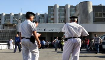 أهالي المرضى يعتدون على الأطباء بمستشفيات مصر(محمد الراعي/فرانس برس)