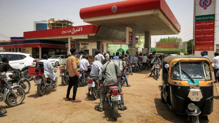 محطة بنزين في منطقة العمارات بالعاصمة السودانية الخرطوم، 10 يونيو 2021 (أشرف الشاذلي/ فرانس برس)