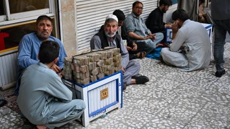 تجارة العملة في أفغانستان/ مدينة هرات 4 أغسطس 2022 (فرانس برس)