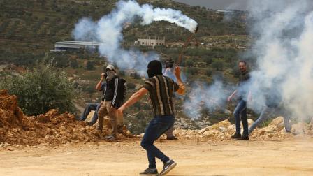 فلسطينيون يحتجون على المطالبة بشرعنة أفيتار،10 إبريل 2023 (الأناضول)