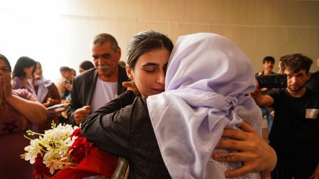 إيزيدية عادت لعائلتها بعد سنوات من الاختطاف، 7 يونيو 2023 (الأناضول)