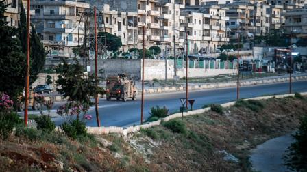 دورية تركية على الطريق أم 4 في ضواحي إدلب، 4 يونيو 2023(Getty)
