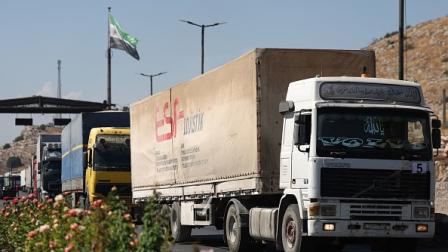 شاحنة مساعدات تدخل من معبر باب الهوى، 19 سبتمبر 2023 (فرانس برس)