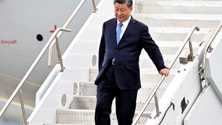 الرئيس الصيني شي جين بينغ في مطار سان فرانسيسكو، 14 نوفمبر 2023 (Getty)