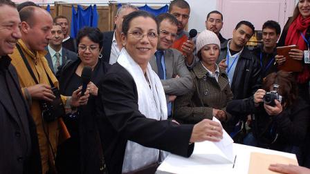لويزة حنون تشارك في انتخابات 2009، الجزائر 9 أبريل 2009 (فرانس برس)