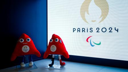 تميمة أولمبياد باريس 2024 (ديميتار ديلكوف/ فرانس برس)
