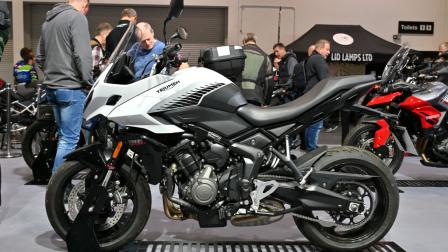 Triumph Tiger Sport 660 في معرض لندن للدراجات النارية، 16 فبراير 2024 (جون كيبل/ Getty)