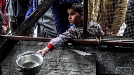 طفل في رفح في قطاع غزة في 16 مارس 2024 (سعيد الخطيب/ فرانس برس)