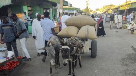 سوق في ولاية القضارف شرق السودان، 20 فبراير 2024 (فرانس برس)