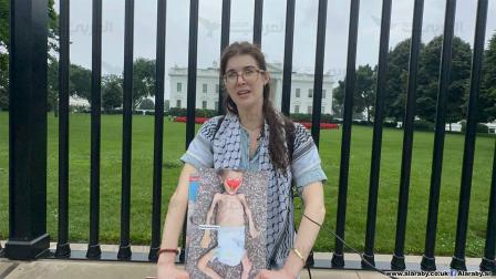 الممرضة الأميركية جنيفر كونينغز تضرب عن الطعام أمام البيت الأبيض تضامناً مع غزة، واشنطن 6 يونيو 2024 (العربي الجديد)