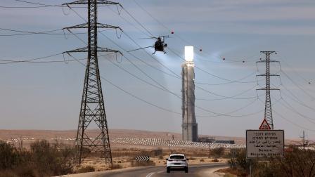 محطة كهرباء أشاليم للطاقة الشمسية في صحراء النقب، 8 يونيو 2021 (إيمانويل دوناند/ فرانس برس)
