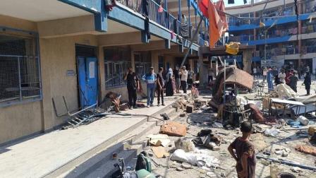 آثار الدمار في مدرسة أبو عريبان بمخيم النصيرات (منصة إكس)