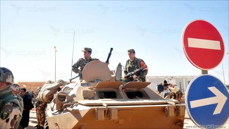 عناصر من الجيش الجزائري بعد إلقاء القبض على مسلحين (العربي الجديد)