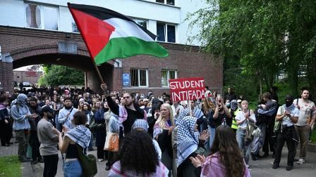 طلّاب "جامعة بروكسل الحرّة" في وقفة مُندّدة بالإبادة، 7 حزيران/ يونيو 2024 (Getty)