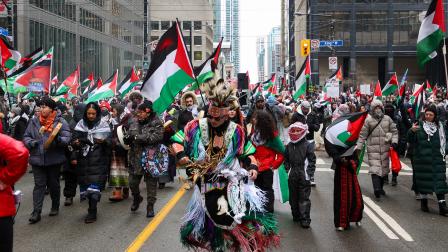 من مظاهرات للسكّان الأصليّين في تورنتو الكندية دعماً للشعب الفلسطيني، 2024 (Getty)