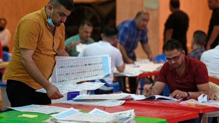 الأحزاب العراقية/من فرز الأصوات إثر الانتخابات التشريعية، 13 أكتوبر 2021 (أحمد الربيعي/فرانس برس)