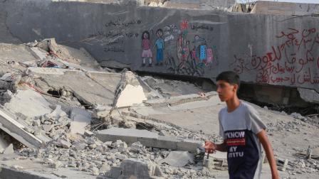 أطفال غزة ودمار وغرافيتي خاص بالصحة النفسية - 4 يوليو 2024 (بشار طالب/ فرانس برس)