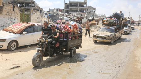 قوة أجنبية في غزة غزيون يتركون منازلهم في خانيونس، 27 يوليو 2024 (أشرف أبوعمرة/ الأناضول)