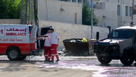 الاحتلال الإسرائيلي يعترض فريقاً من الهلال الأحمر الفلسطيني - جنين - الضفة الغربية المحتلة - 29 أغسطس 2024  (وهّاج بني مفلح/ فرانس برس)