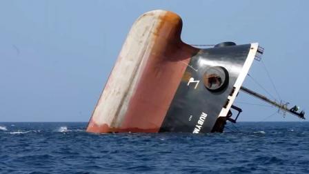 غرق سفينة الشحن "روبيمار" بعد استهدافها من قبل الحوثيين، البحر الأحمر 7 مارس 2024 (Getty)