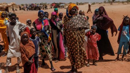 لاجئون سودانيون على الحدود بين السودان وتشاد، 20 إبريل 2024 (Getty)