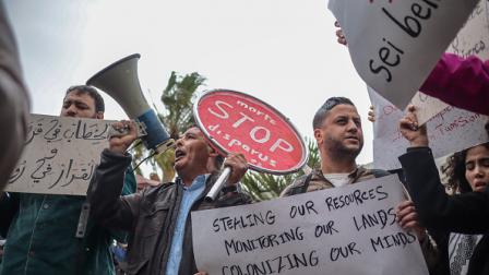 وقفة احتجاجية أمام مقر بعثة الاتحاد الأوروبي في تونس، 9 مايو (Getty)