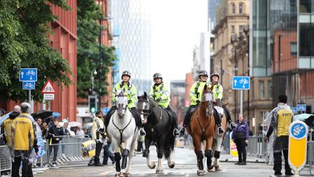 أفراد من الشرطة يجوبون شوارع مانشستر، 26 مايو 2024 (Getty)