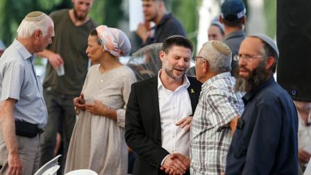 سموتريتش وعائلات الأسرى في القدس المحتلة، 3 يونيو، 2024 (Getty)