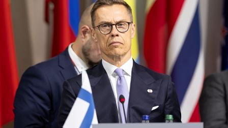 رئيس فنلندا ألكسندر ستوب أثناء مشاركته بقمة في سويسرا، 16 يونيو 2024 (فرانس برس)