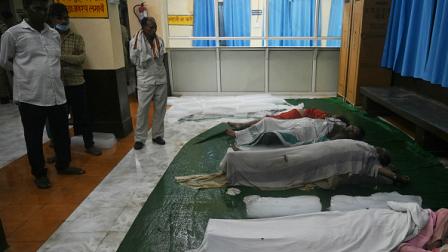 جثث ضحايا تجمع ديني بالهند في مشرحة مستشفى بهاثراس، 3 يوليو 2024 (فرانس برس)