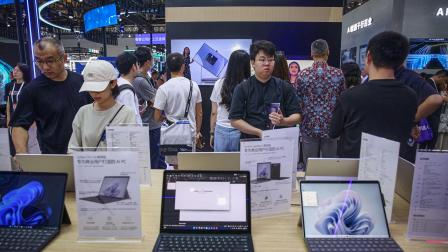 مايكروسوفت في معرض الذكاء الاصطناعي في شنغهاي/ 5 يوليو 2024 (فرانس برس)