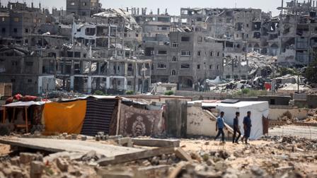 الدمار في الجزء الغربي من خانيونس جنوبي قطاع غزة / 27 يوليو 2024 (Getty)