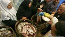 استعدادات شم النسيم وإقبال الموطنين على شراء الفسيخ بمصر